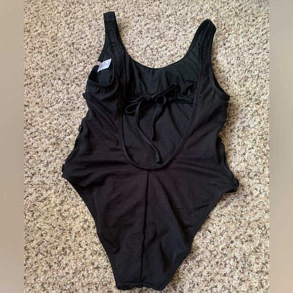 Shade and Shore One Piece - Picture 2 of 8